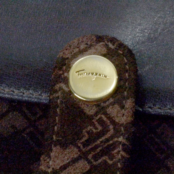 Salvatore Ferragamo スエードクラッチバッグ（濃茶）
