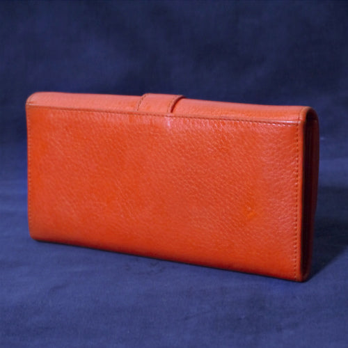 Ferragamo ヴァラセレリア長財布（赤）