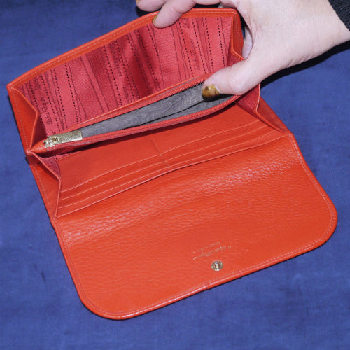 Ferragamo ヴァラセレリア長財布（赤）