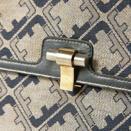 Salvatore Ferragamo　ジャガードショルダー（ネイビー）