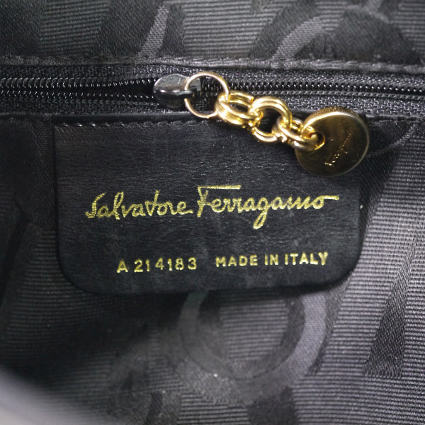 Salvatore Ferragamo　リザード型押しVaraリボンショルダー（紺）