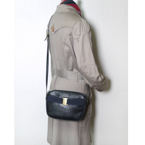 Salvatore Ferragamo　リザード型押しVaraリボンショルダー（紺）