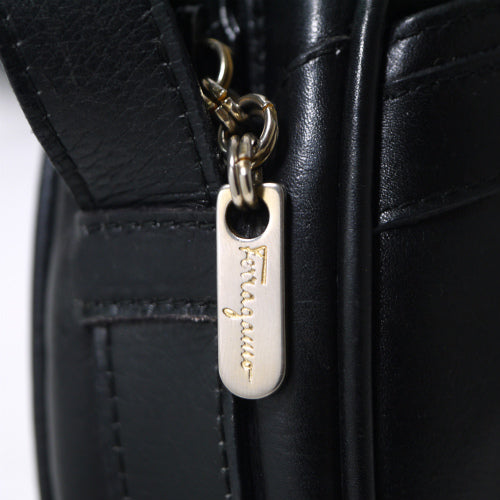 Salvatore Ferragamo Varaリボン革ショルダー（黒）