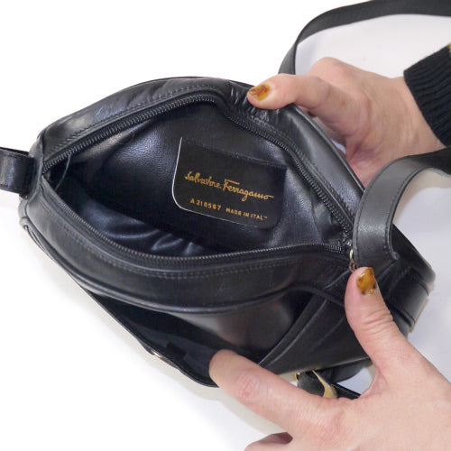 Salvatore Ferragamo Varaリボン革ショルダー（黒）