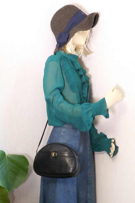 Salvatore Ferragamo Varaリボン革ショルダー（黒）