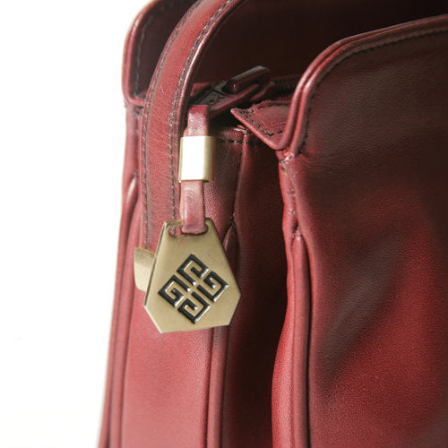 GIVENCHY 　レザーショルダー(ボルドー)