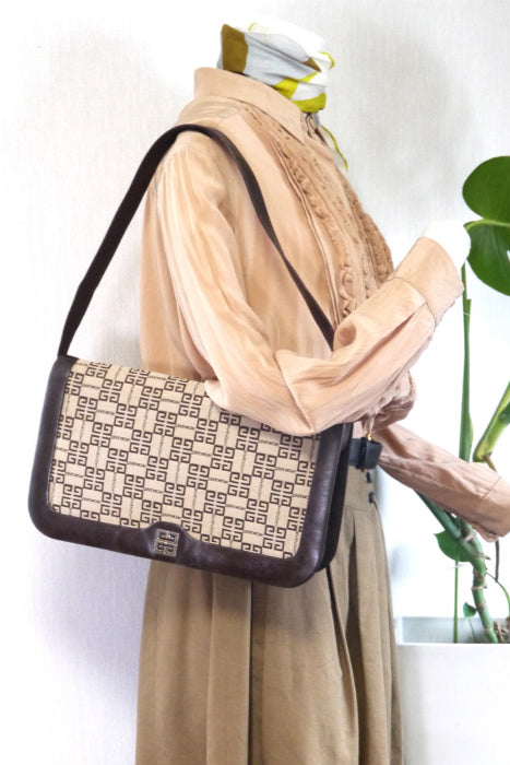 GIVENCHY 茶モノグラムショルダー