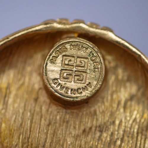 GIVENCHY 百合の紋章イヤリング（ブラックストーン)