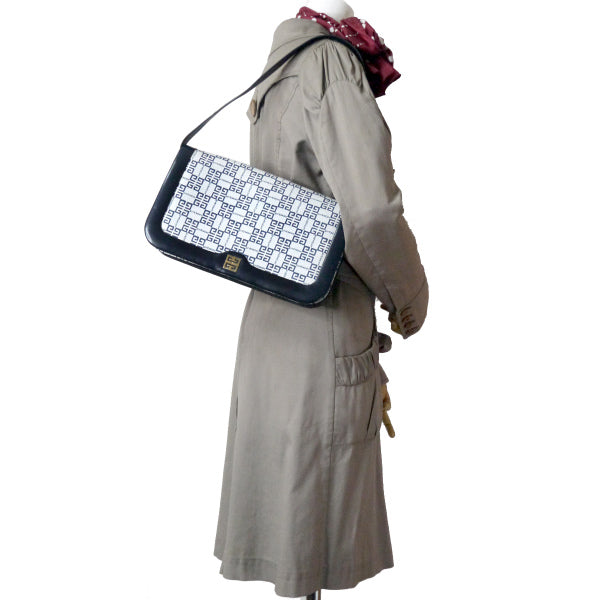 GIVENCHY　4Gロゴグラムショルダーバッグ（紺）