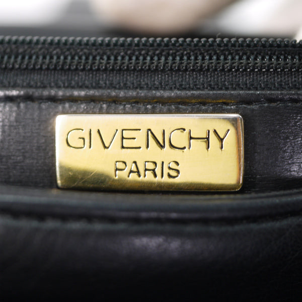 GIVENCHY フリンジ付マトラッセ チェーンショルダー（黒）