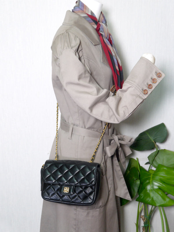 GIVENCHY フリンジ付マトラッセ チェーンショルダー（黒）