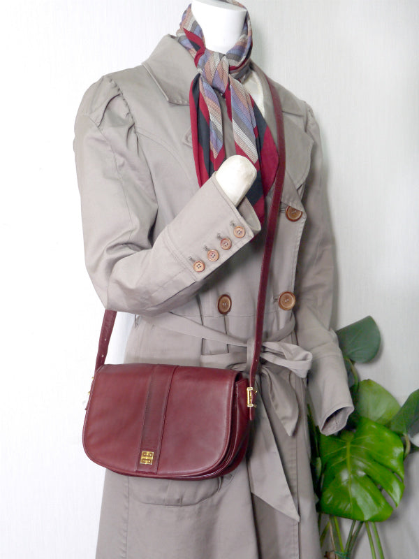 GIVENCHY ロゴプレートショルダー（ボルドー）