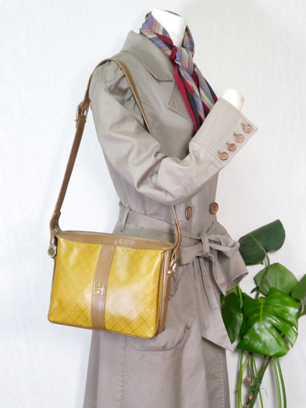 GIVENCHY SACS ロゴ チェック柄スクエアショルダー（黄）