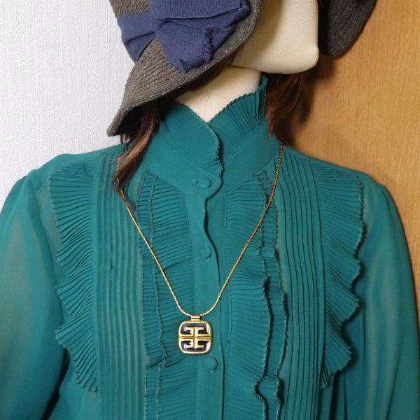 GIVENCHY 4Gロゴネックレス（ゴールド）