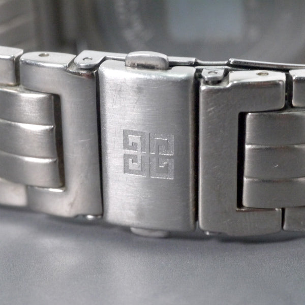 GIVENCHY ブラックフェイス蛇腹腕時計（シルバー）