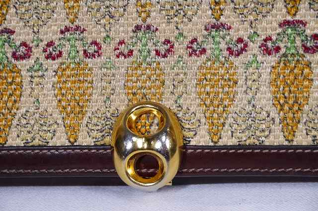 Gucci 　箱付き！ヘンプ長財布