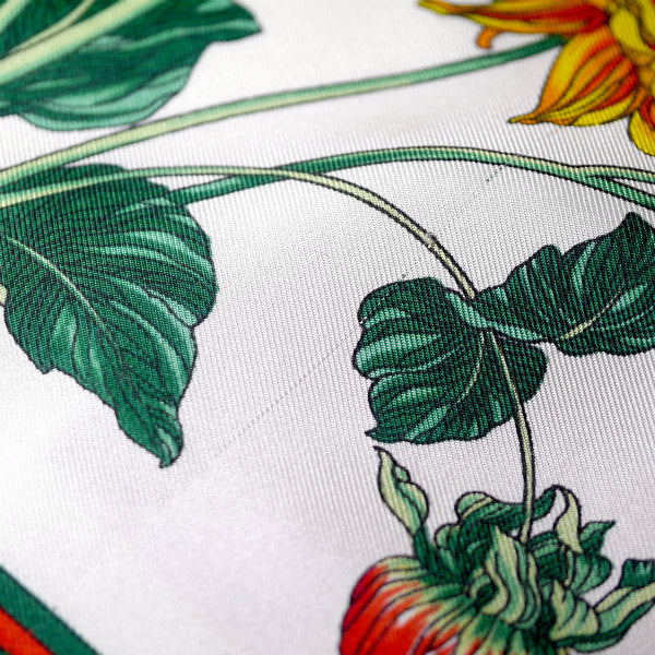 OLD Gucci ダリア柄 フローラ大判シルクスカーフ（ローズ系）