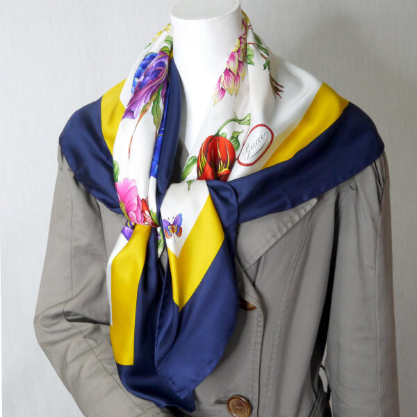 OLD Gucci フローラ 大判シルクスカーフ（紺・黄系）