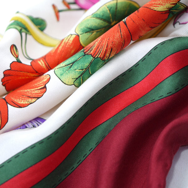 OLD Gucci アクセコ フローラ大判シルクスカーフ（深赤系）