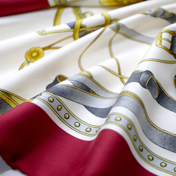 OLD Gucci アクセコ "la BRIDE"大判シルクスカーフ（赤系）