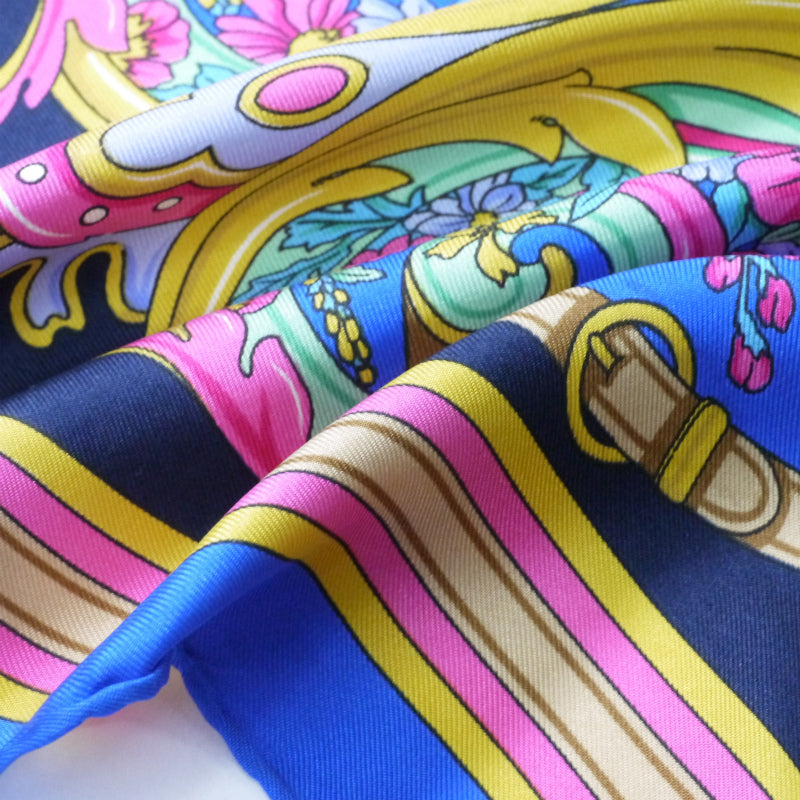 OLD Gucci　ダマスク柄シルク大判スカーフ（青系）