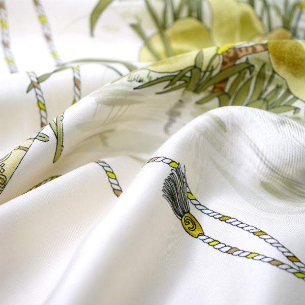 OLD Gucci　キジ・鴨柄 大判シルクスカーフ（白系）