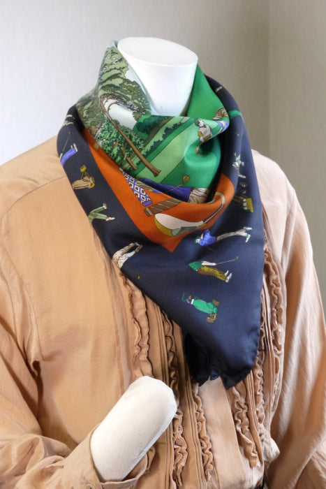 OLD Gucci  シルクスカーフ（紺ゴルフ柄 ）