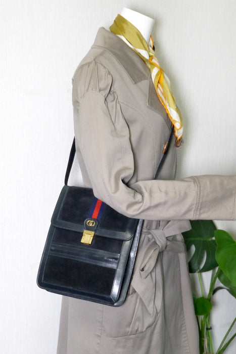 OLD Gucci　縦長ショルダー(スエード・濃紺）
