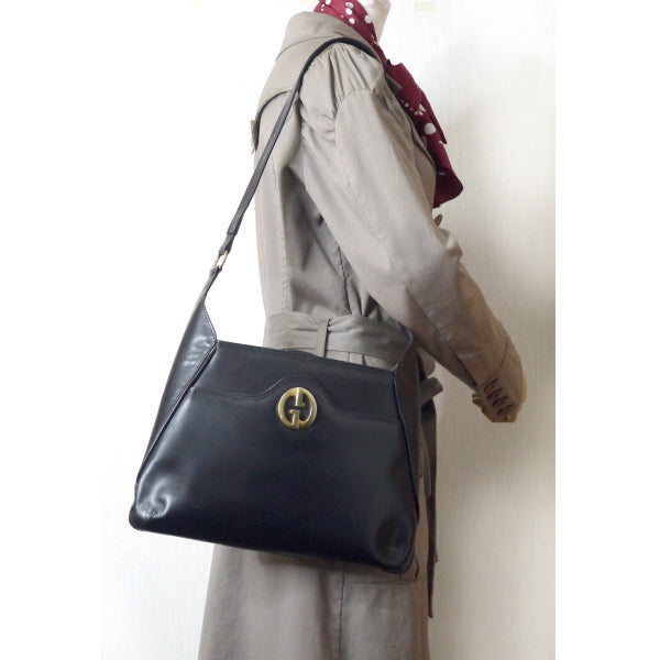 OLD Gucci 　1973総革ワンショルダー（黒）