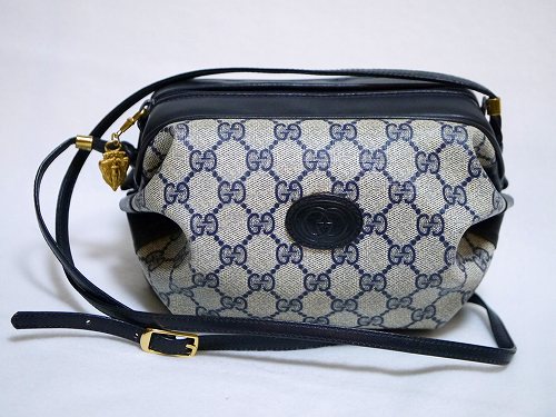 OLD Gucci　ラグビーボール型ポシェット（青）