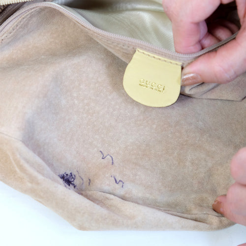 OLD Gucci 型押しレザー半円バッグ（イエローベージュ）