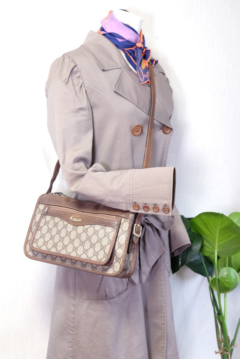OLD Gucci ７0s筆記体ロゴ金具ショルダ−（茶）