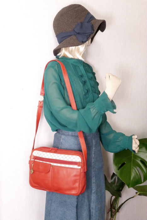 OLD Gucci フロントポケットショルダー（マイクロGG　赤)