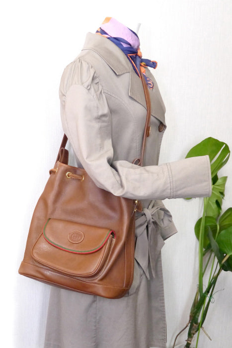 OLD Gucci 大型巾着ショルダー（総革・茶）