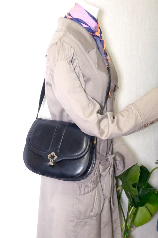 OLD Gucci　サイドビット総革半円ショルダー (黒)