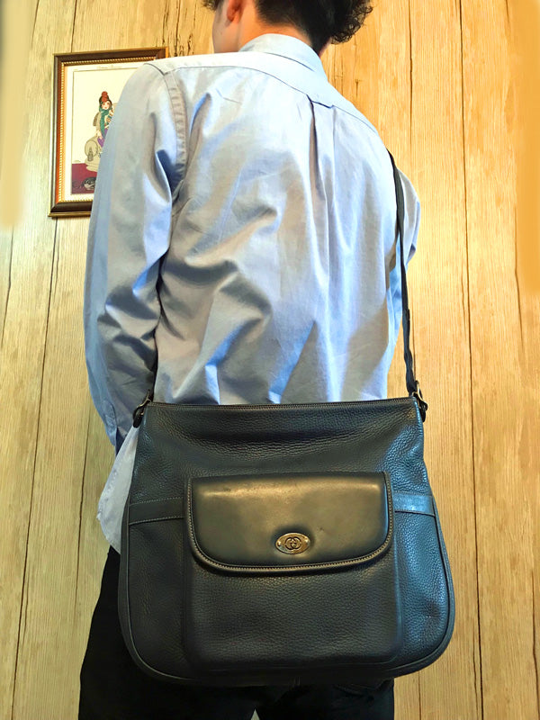 OLD Gucci 総革フロントポケット大型ショルダー（黒）