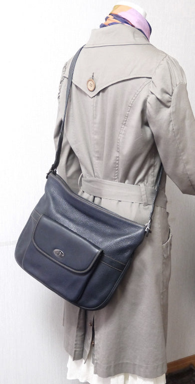 OLD Gucci 総革フロントポケット大型ショルダー（黒）