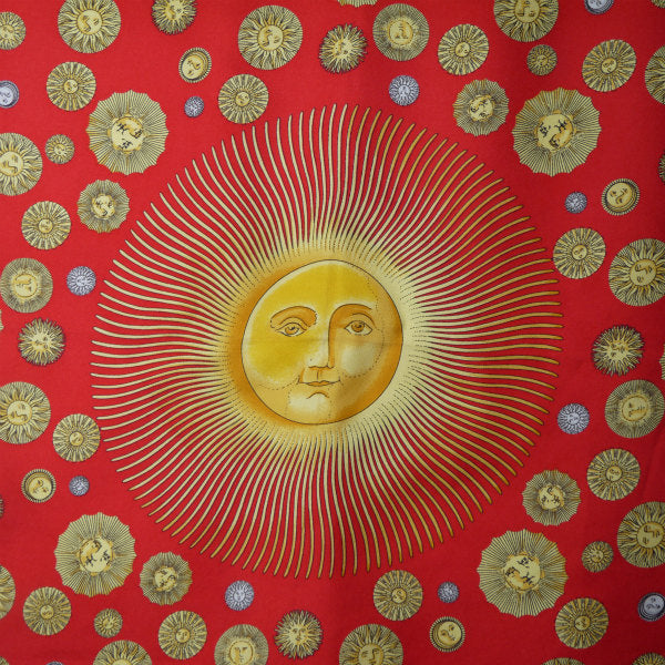OLD Gucci 　太陽神 大判シルクスカーフ（赤系 ）
