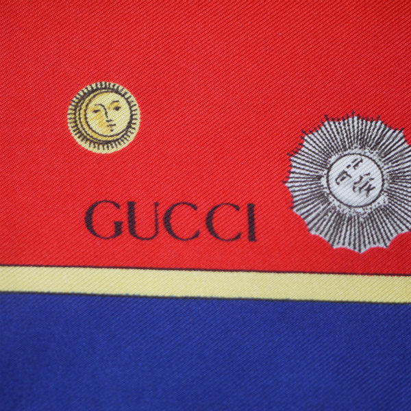 OLD Gucci 　太陽神 大判シルクスカーフ（赤系 ）