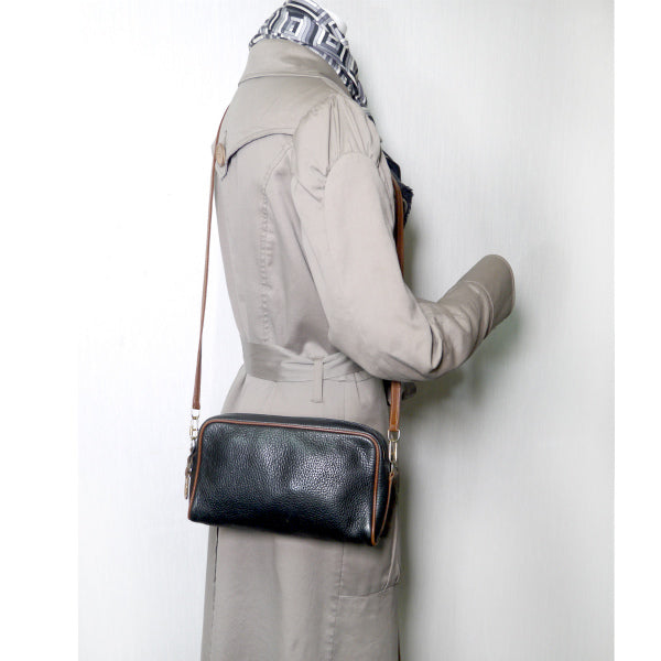 OLD Gucci　型押しレザー2WAYポーチバッグ（黒）