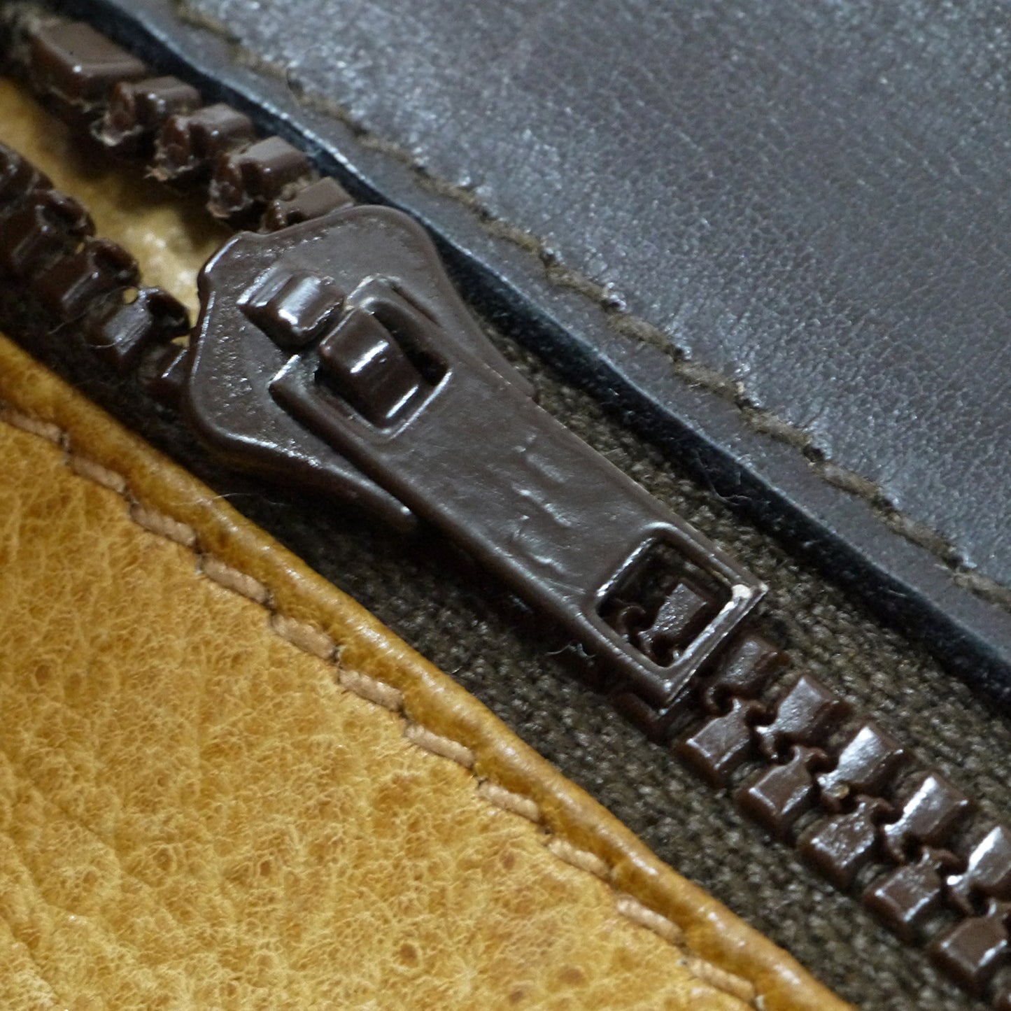OLD Gucci　ピグスキンレザー シェリーショルダー（茶）
