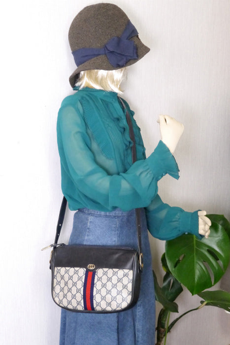 Vintage Gucci　半円ショルダー（青・シェリーライン）
