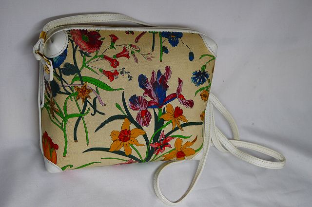 OLD Gucci FLORA フローラ四角ポシェット（白）
