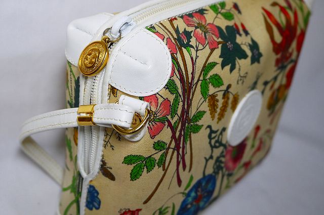 OLD Gucci FLORA フローラ四角ポシェット（白）