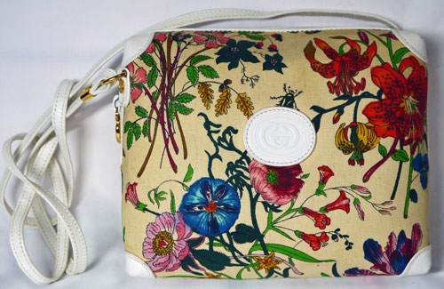 OLD Gucci FLORA フローラ四角ポシェット（白）