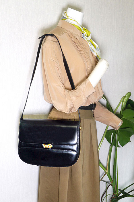 OLD Gucci 筆記体Gucci 総革ショルダー（黒）