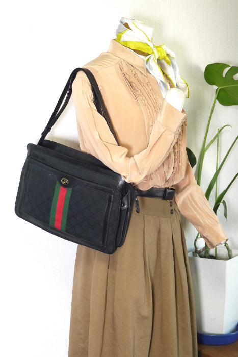 OLD Gucci ２ウエイ3層ショルダー（黒・ジャガード）