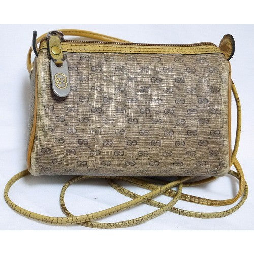 OLD Gucciキャメル斜め掛けポシェット（マイクロGG)