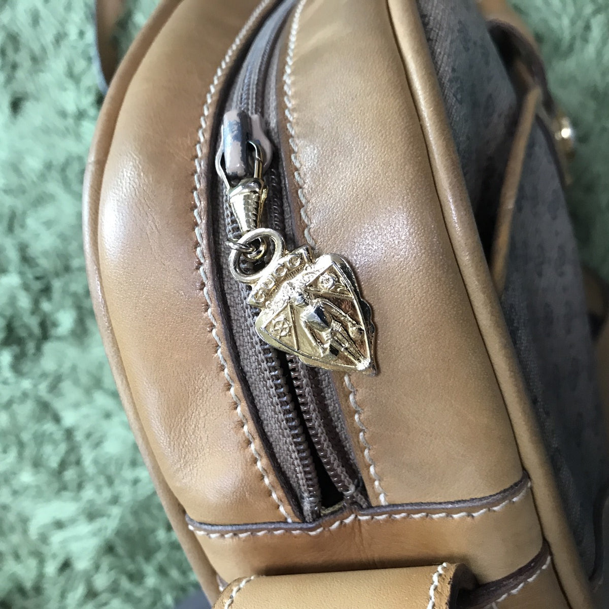 OLD Gucci UFOショルダー（マイクロGG・キャメル）
