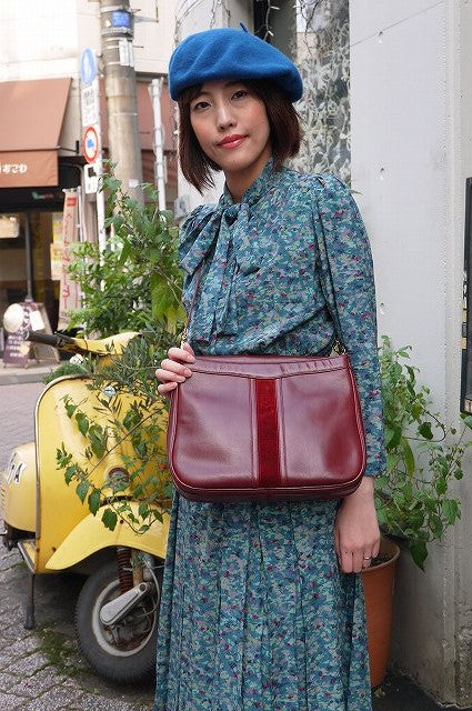 OLD Gucci ビット留具　総皮大型ショルダー（赤）